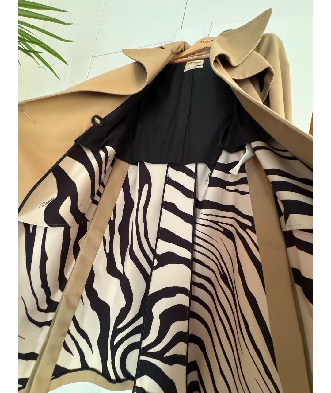 ROBERTO CAVALLI Бежевый полиэстеровый тренч/плащ, фото 4