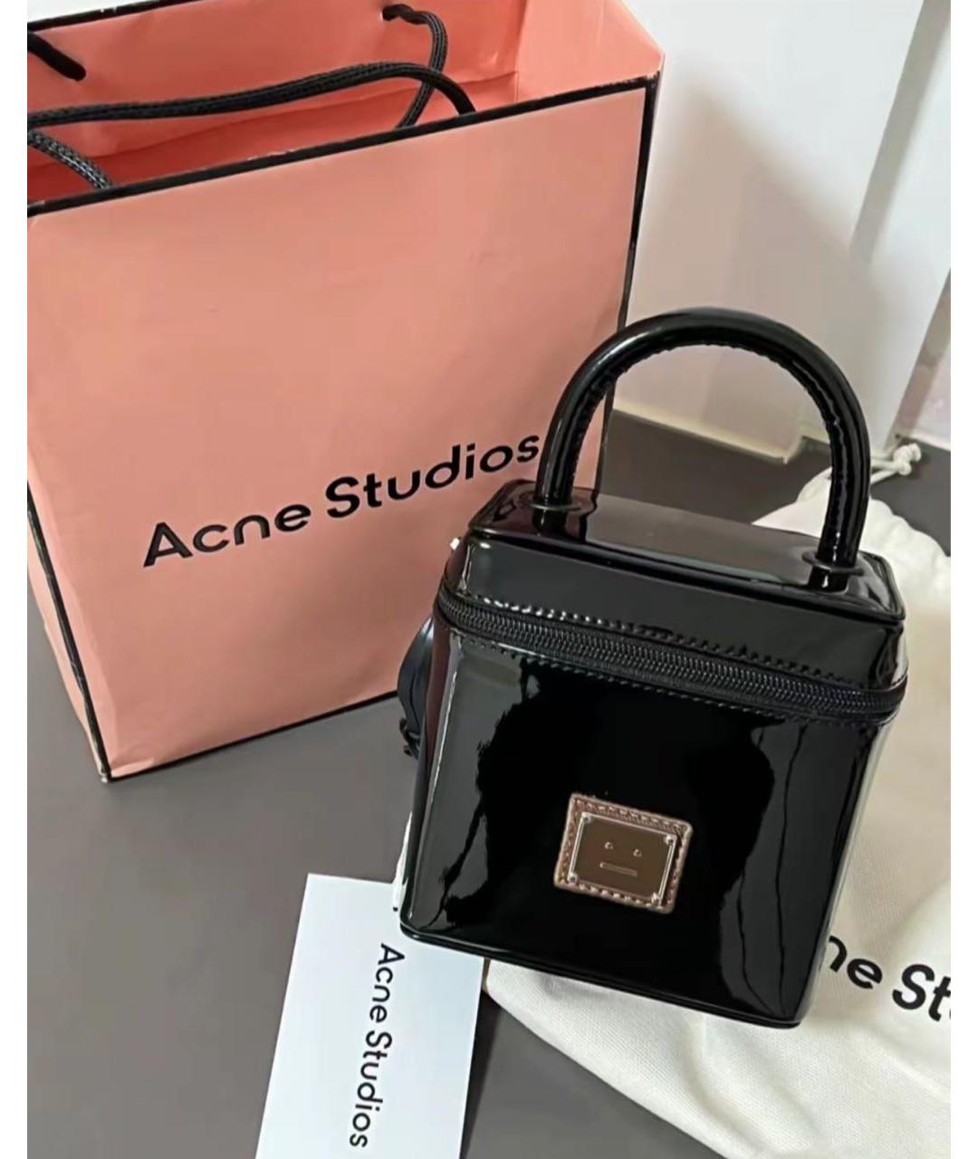 ACNE STUDIOS Черная сумка через плечо из лакированной кожи, фото 6