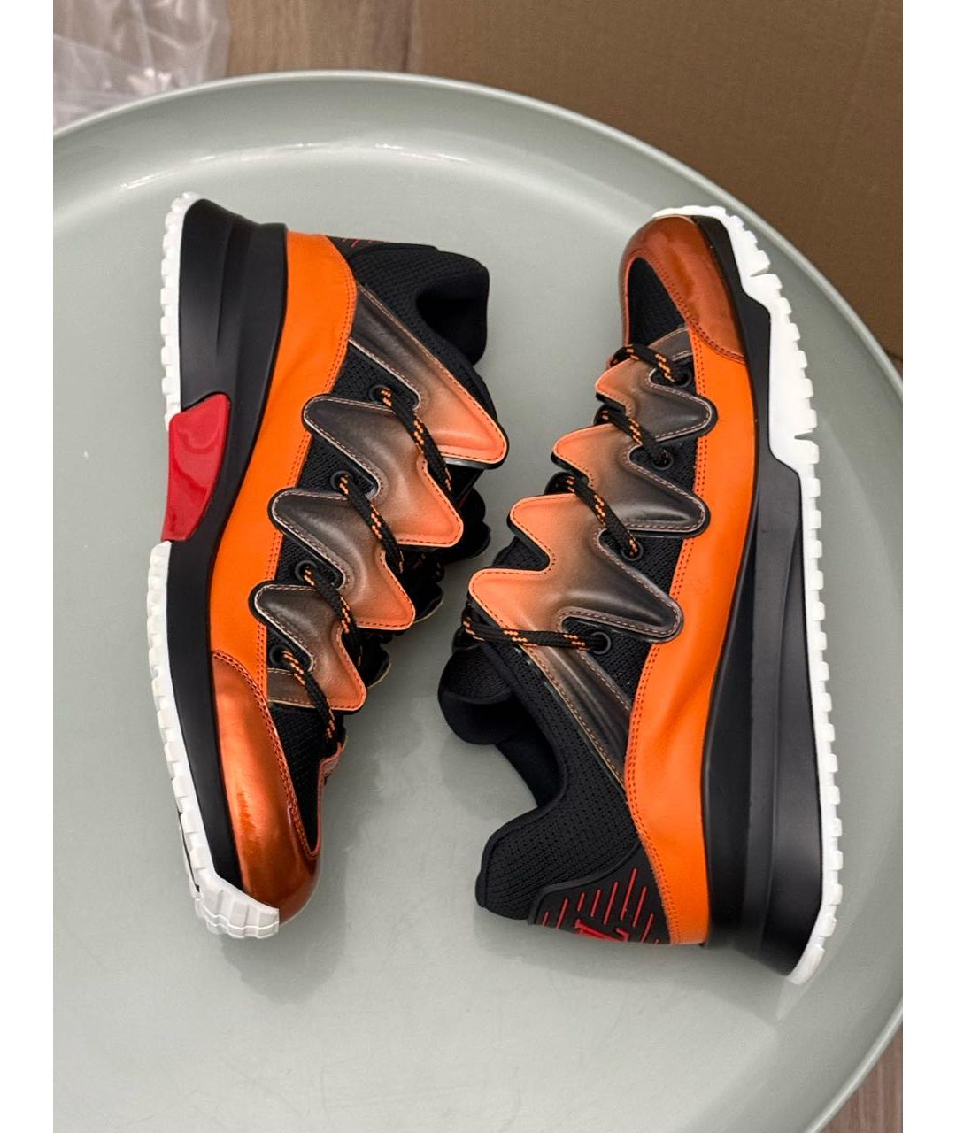 LOUIS VUITTON Оранжевое кожаные низкие кроссовки / кеды, фото 3