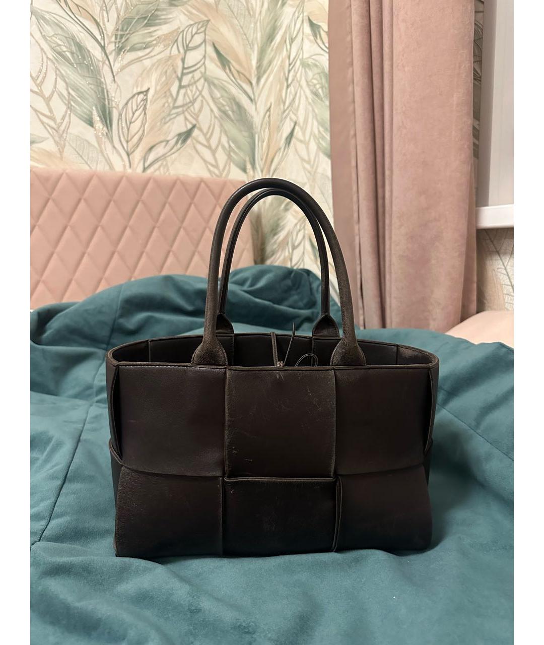 BOTTEGA VENETA Коричневая замшевая сумка с короткими ручками, фото 3