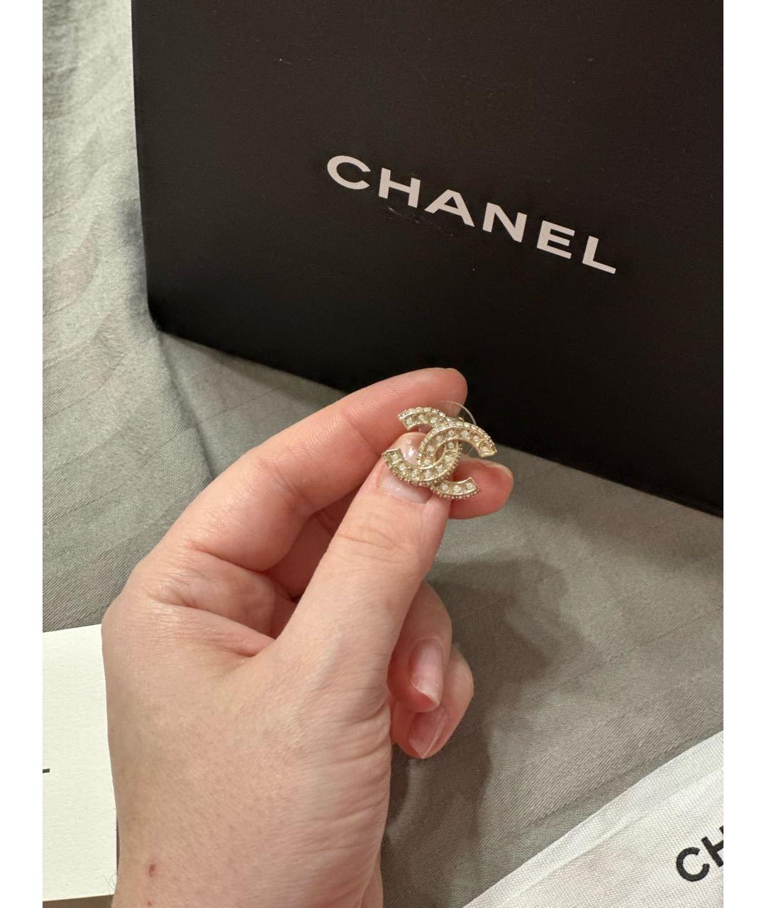 CHANEL Бежевые металлические серьги, фото 2