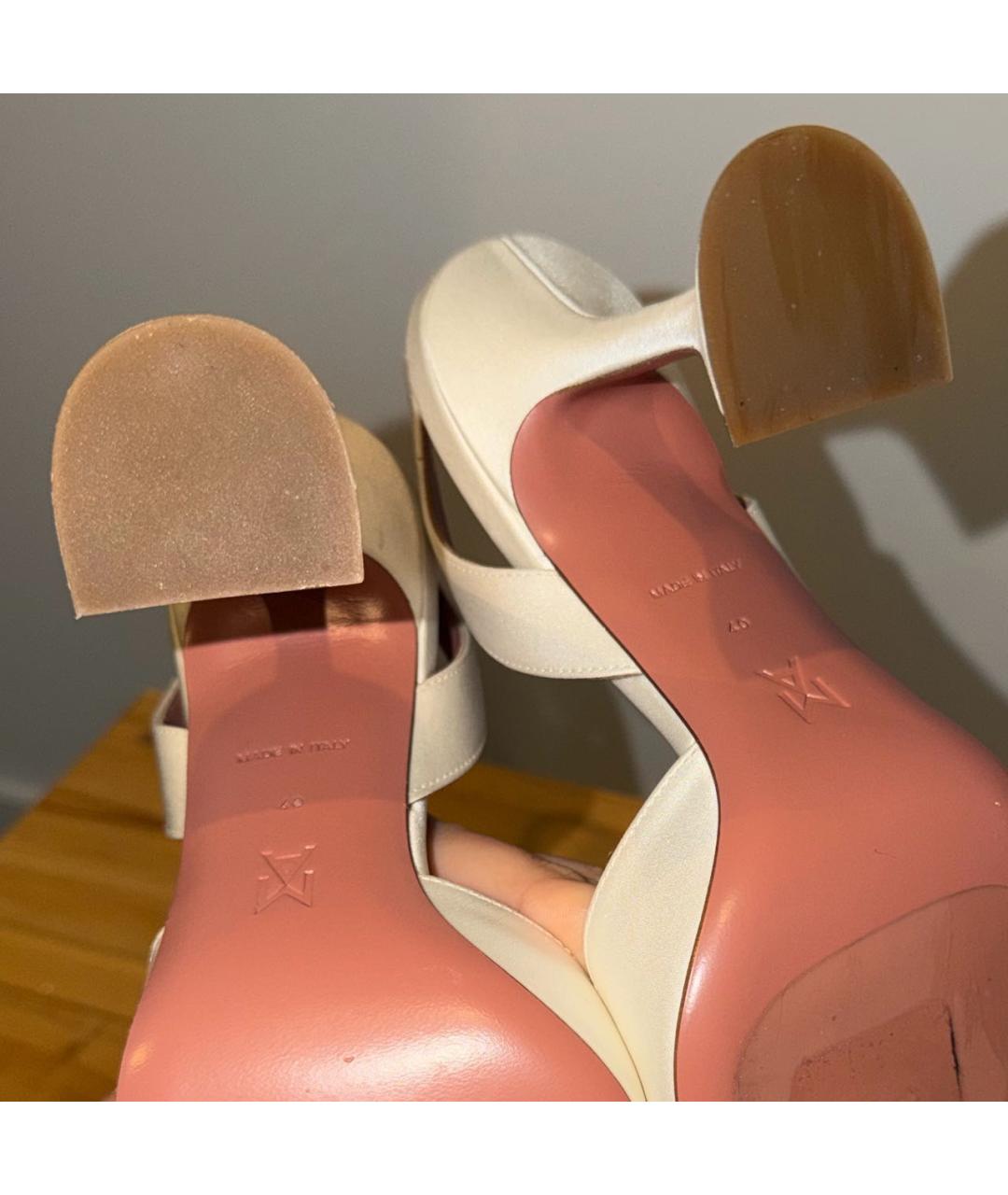 Amina Muaddi Белые текстильные лодочки на низком каблуке, фото 5