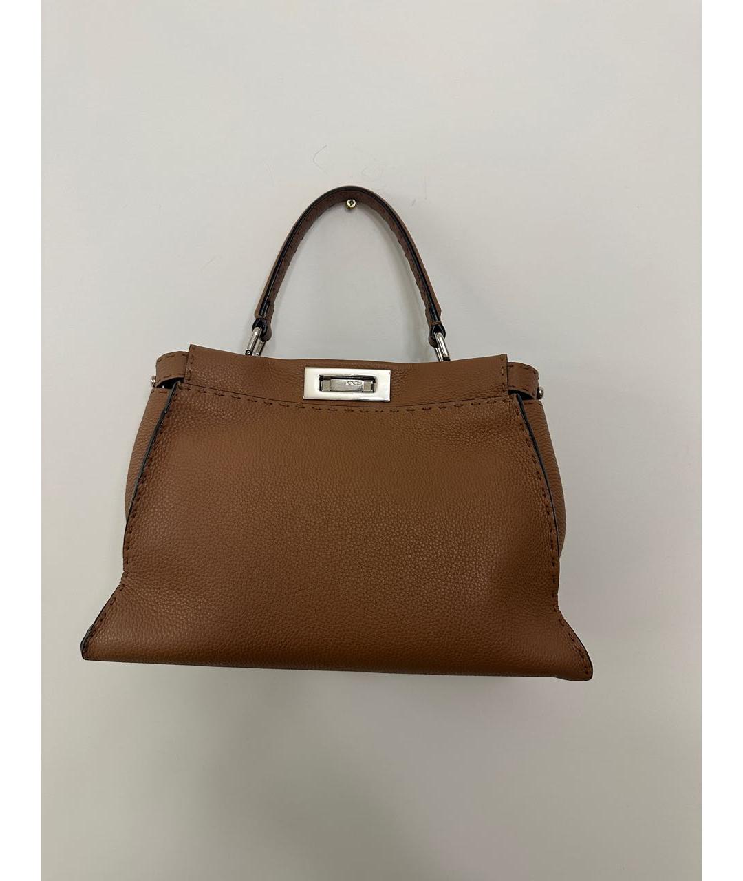 FENDI Коричневая кожаная сумка с короткими ручками, фото 2
