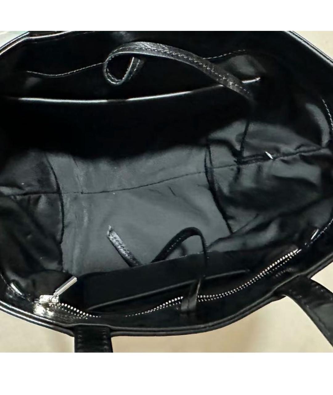 ALEXANDER WANG Черная сумка с короткими ручками из лакированной кожи, фото 6