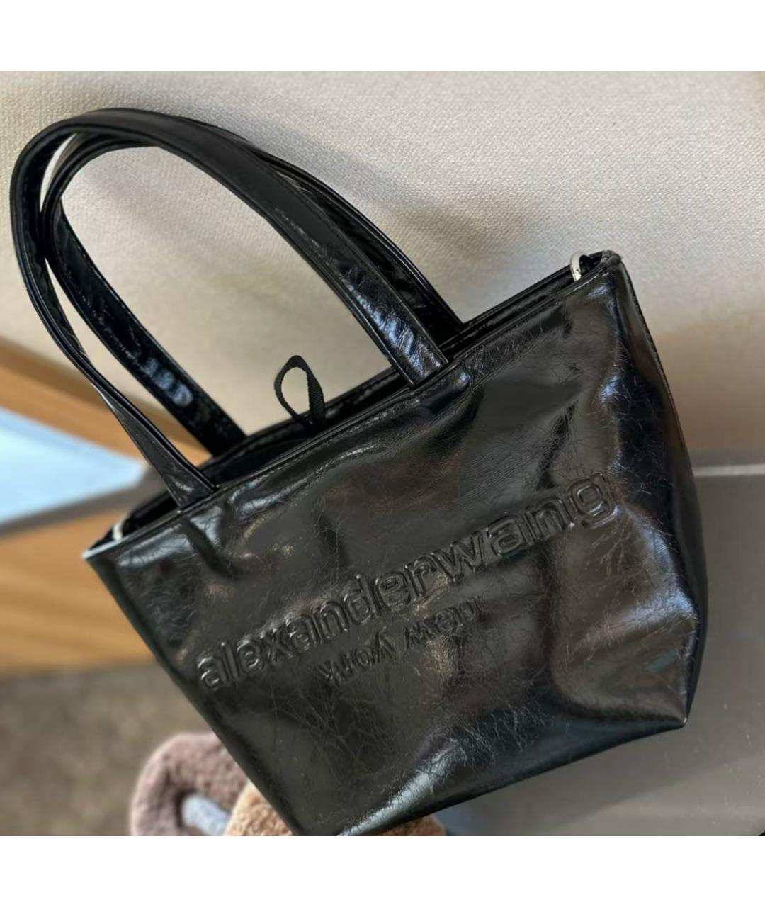 ALEXANDER WANG Черная сумка с короткими ручками из лакированной кожи, фото 7