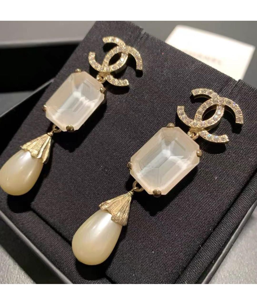 CHANEL Бежевые серьги, фото 3