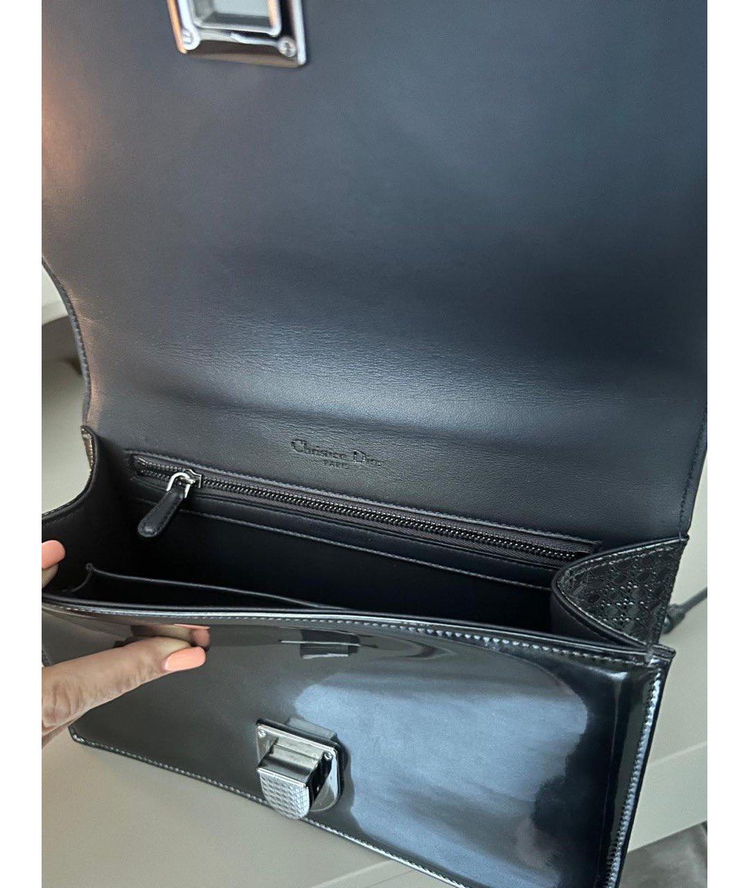 CHRISTIAN DIOR Антрацитовая сумка через плечо из лакированной кожи, фото 3