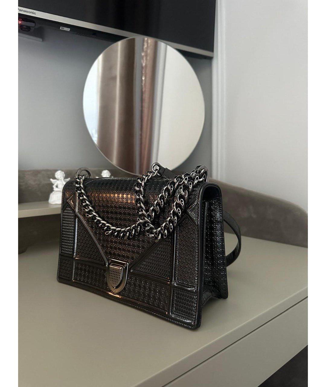 CHRISTIAN DIOR Антрацитовая сумка через плечо из лакированной кожи, фото 2