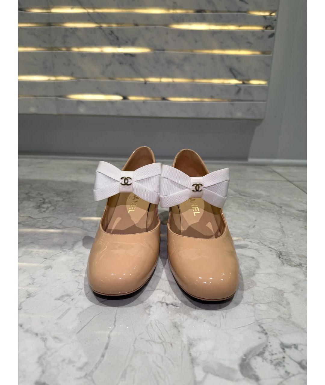 CHANEL Бежевые туфли из лакированной кожи, фото 3