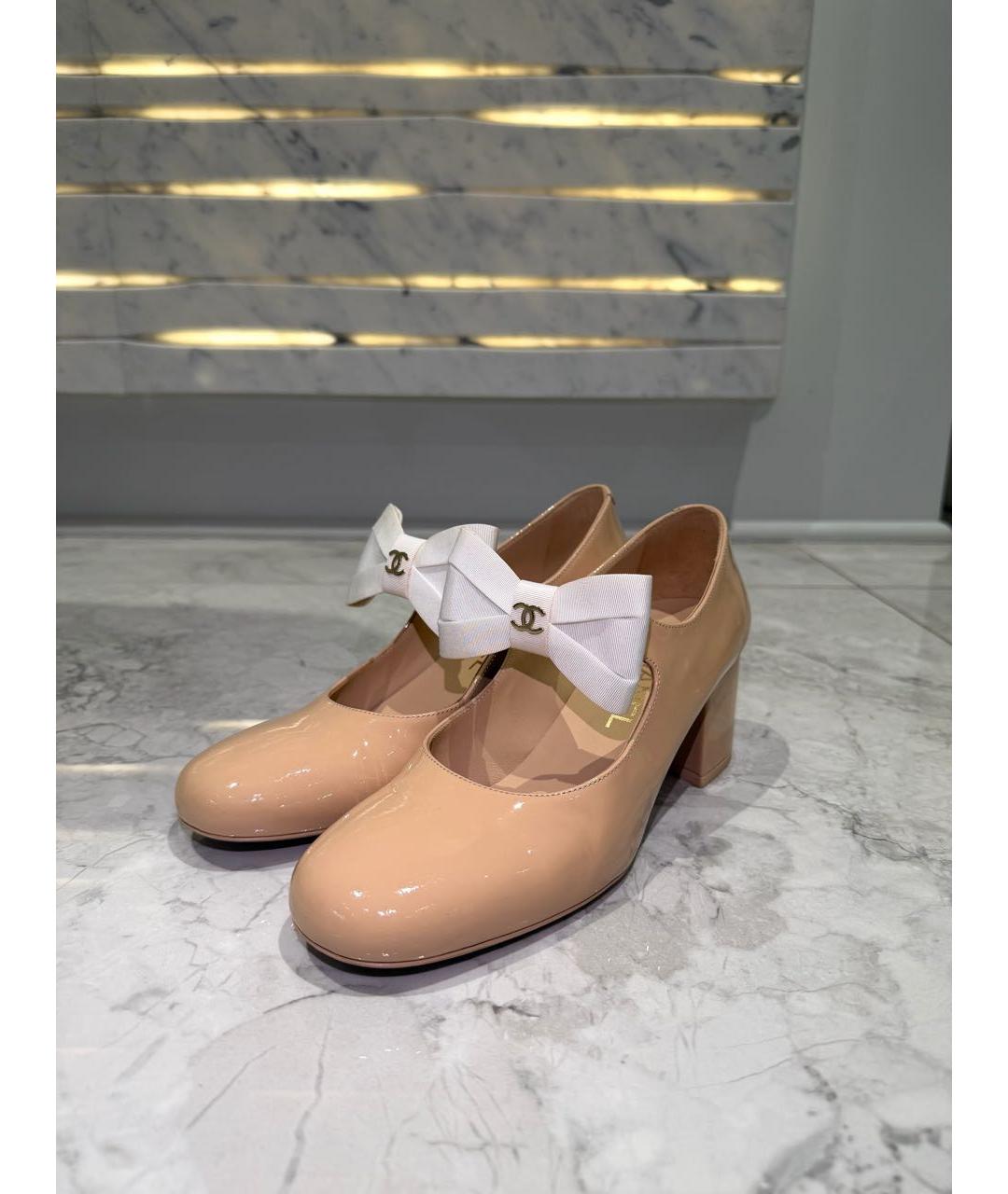 CHANEL Бежевые туфли из лакированной кожи, фото 2