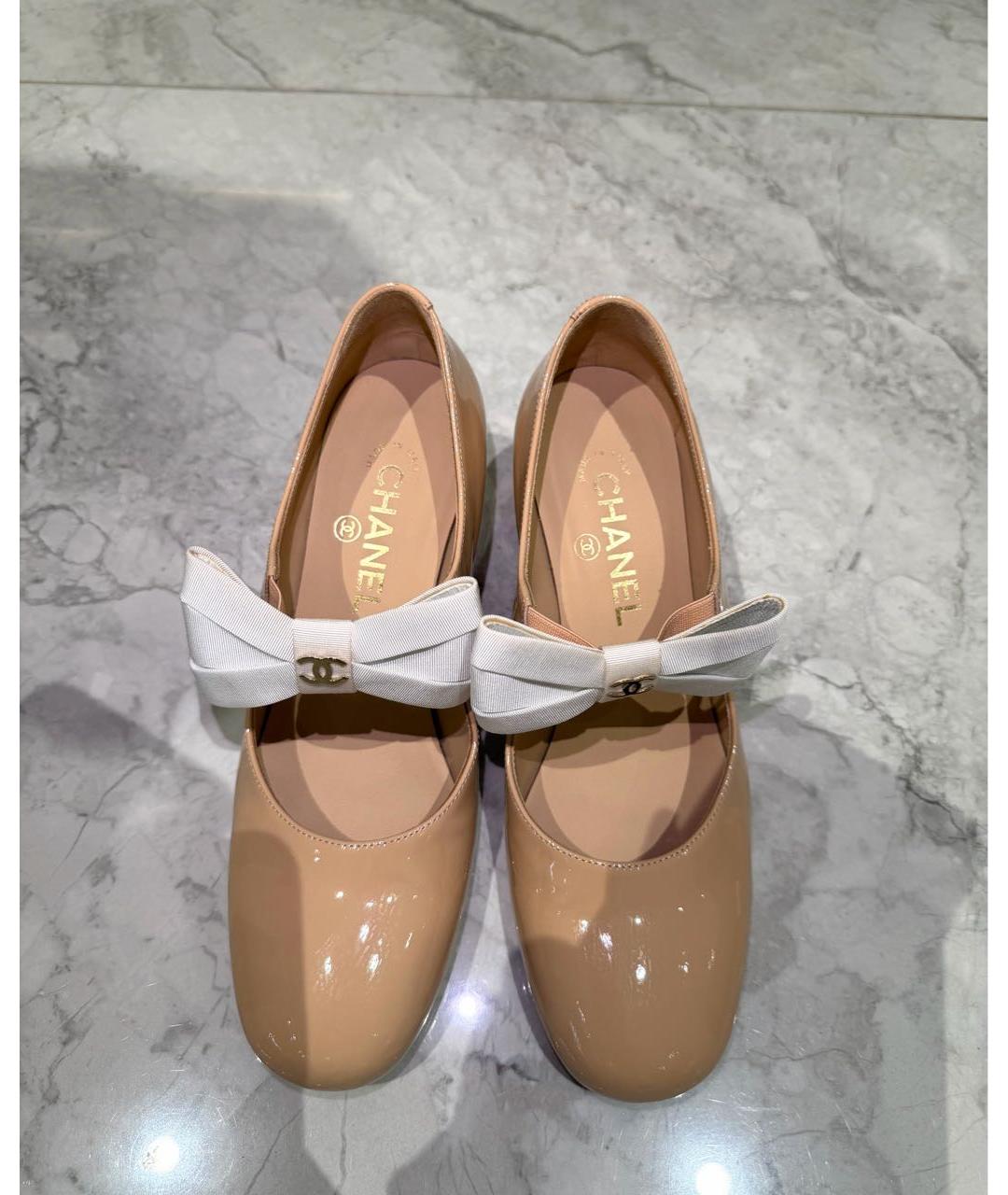 CHANEL Бежевые туфли из лакированной кожи, фото 4