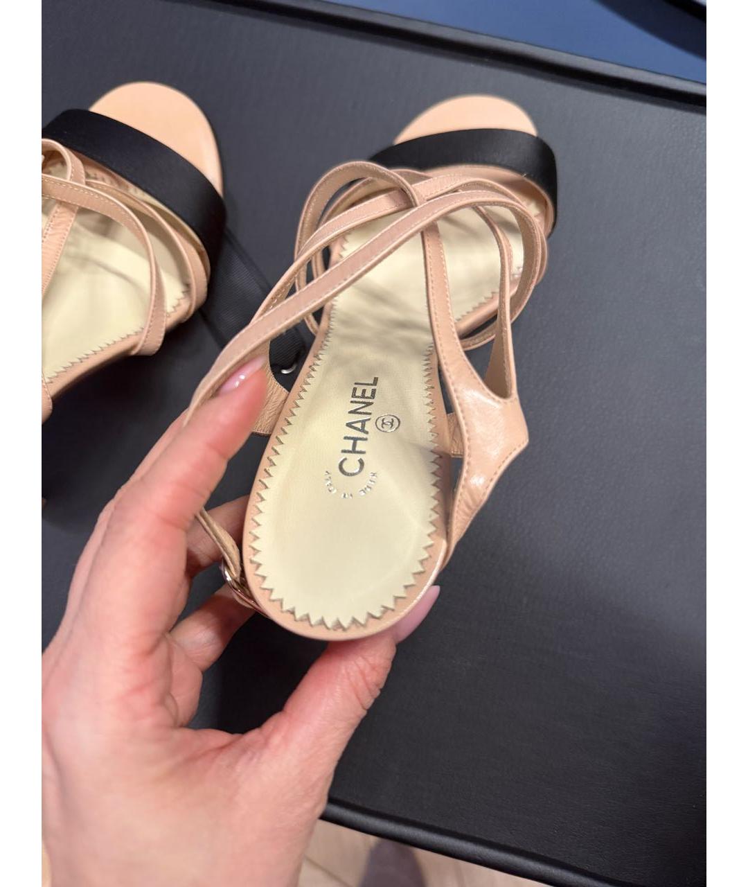 CHANEL Бежевые кожаные босоножки, фото 4