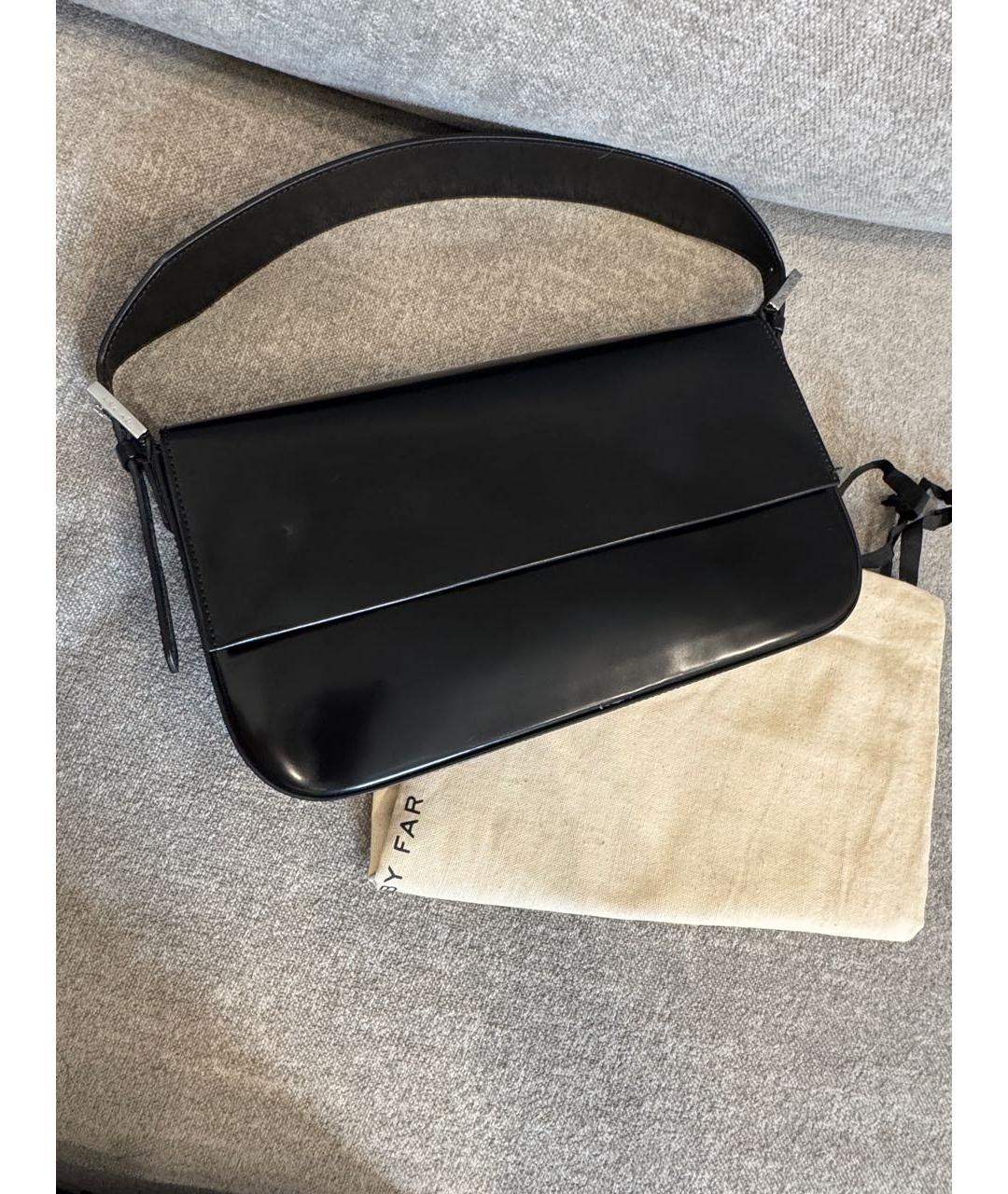 BY FAR Черная сумка с короткими ручками из лакированной кожи, фото 6