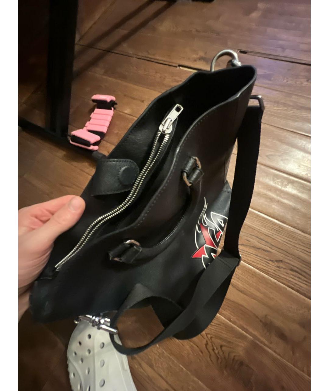 MCQ ALEXANDER MCQUEEN Черная кожаная сумка с короткими ручками, фото 6