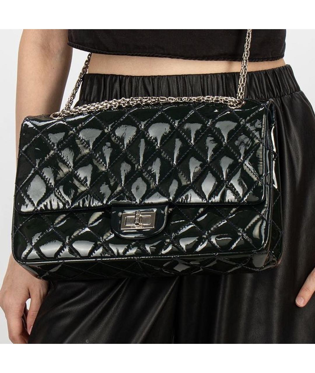 CHANEL Черная сумка через плечо из лакированной кожи, фото 4