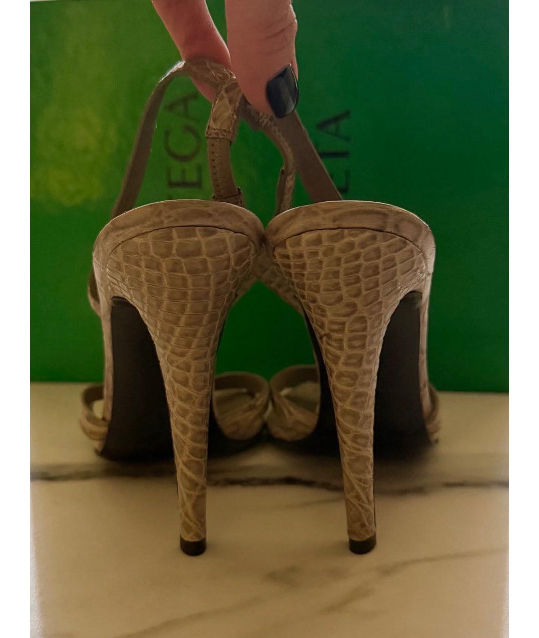 BOTTEGA VENETA Бежевые кожаные босоножки, фото 4