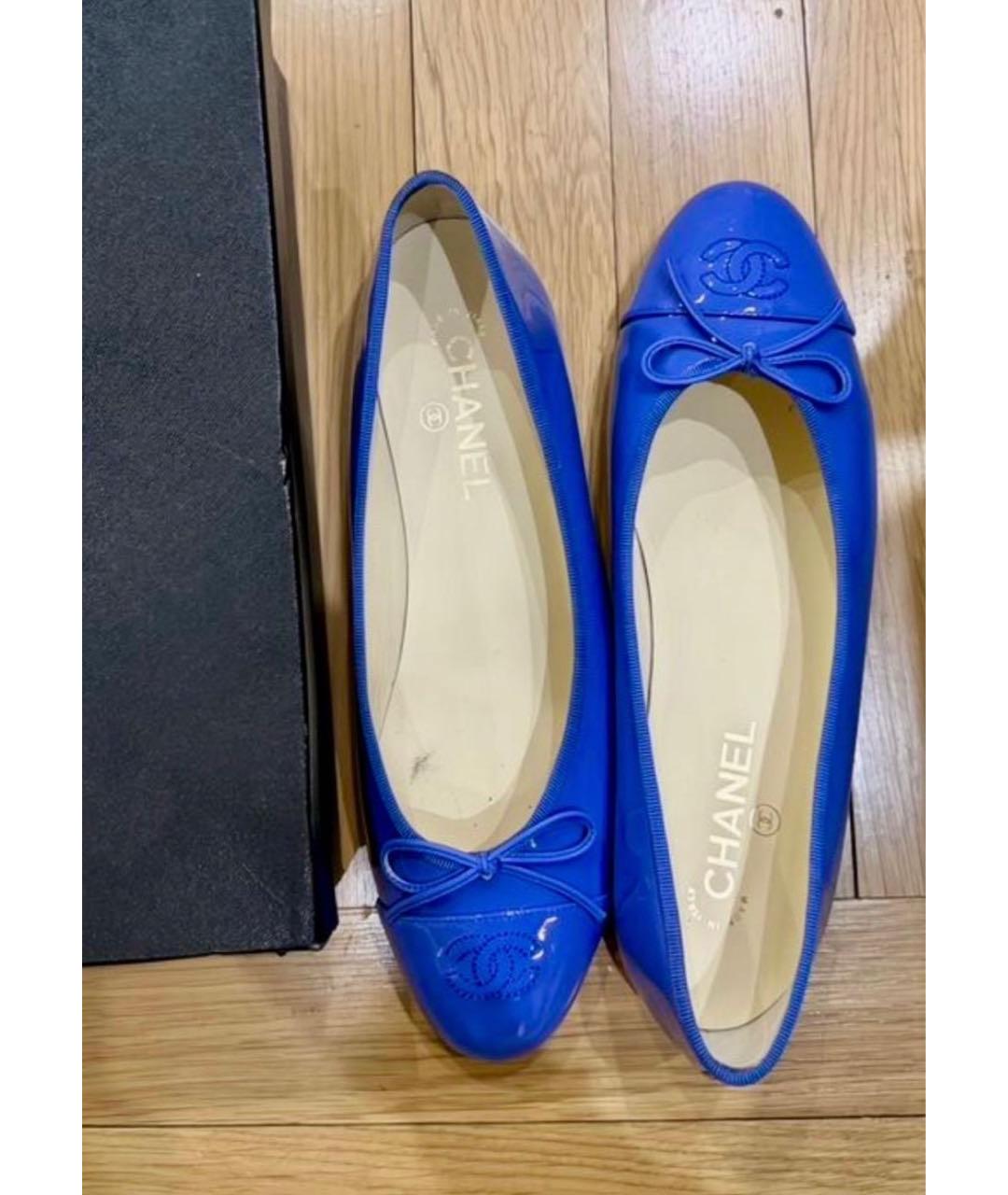 CHANEL Синие балетки из лакированной кожи, фото 2