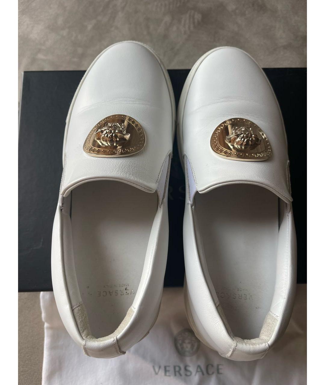 VERSACE Белые кожаные слипоны, фото 3