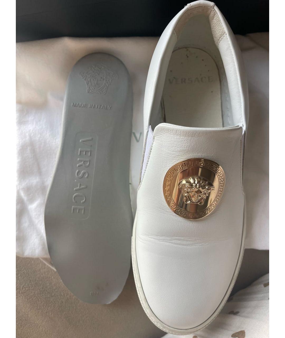 VERSACE Белые кожаные слипоны, фото 5