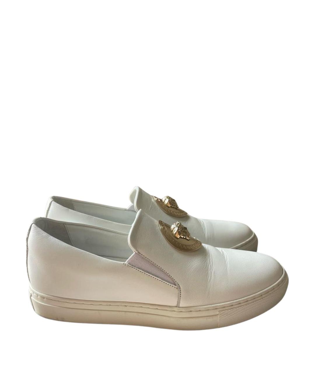 VERSACE Белые кожаные слипоны, фото 1