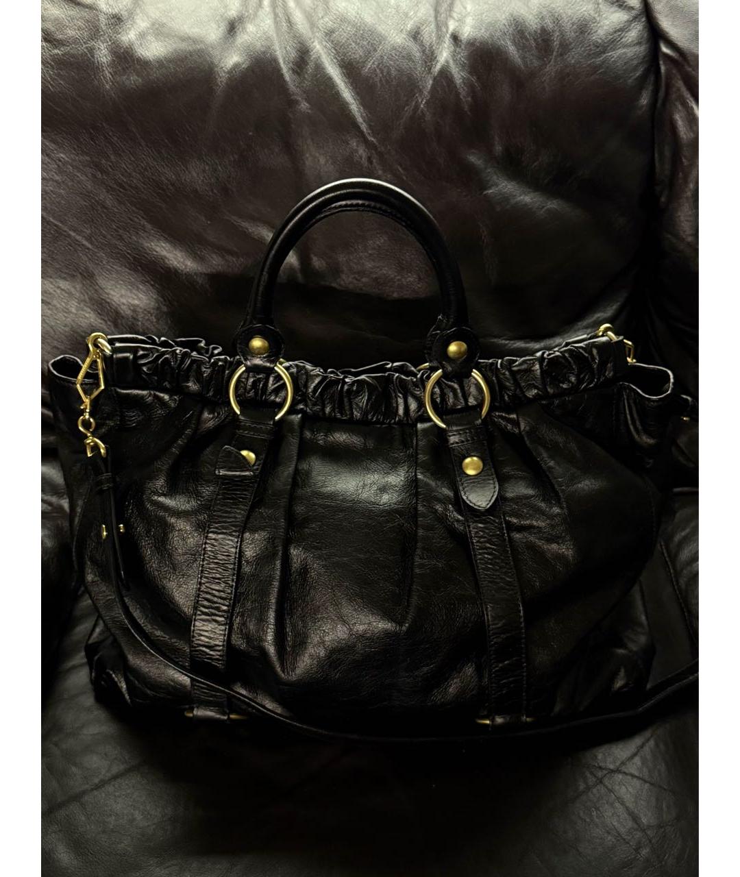 MIU MIU Черная кожаная сумка с короткими ручками, фото 3