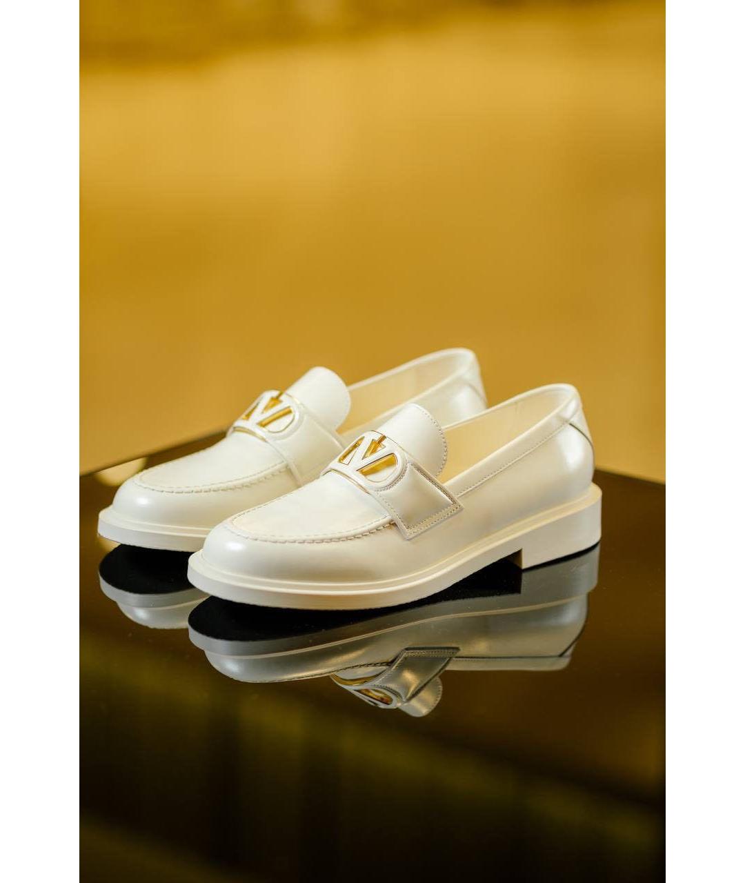 VALENTINO Белые лоферы из лакированной кожи, фото 3