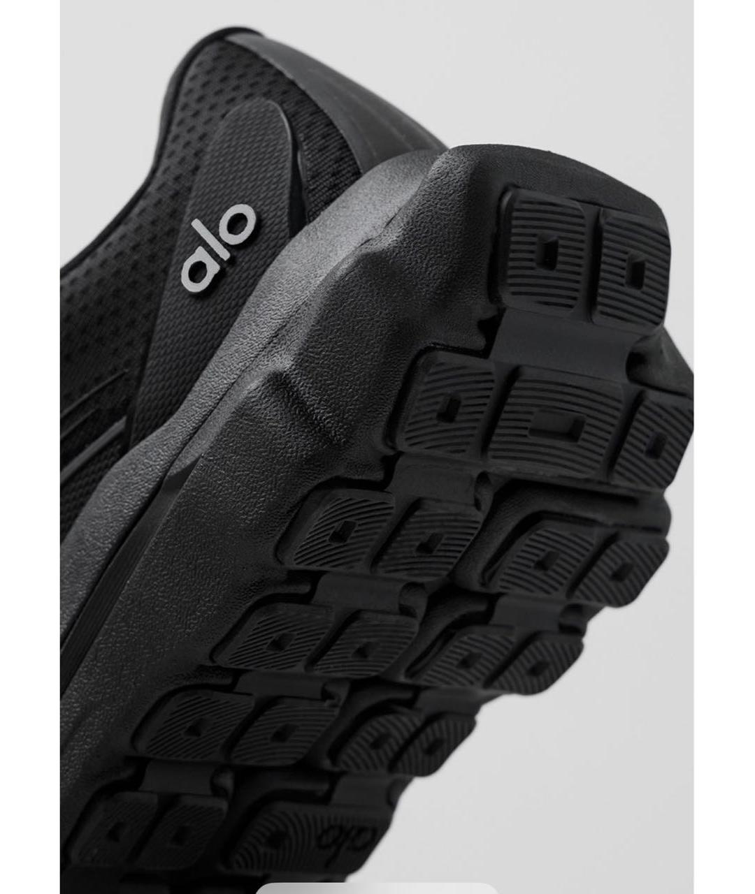 ALO YOGA Черные синтетические низкие кроссовки / кеды, фото 3