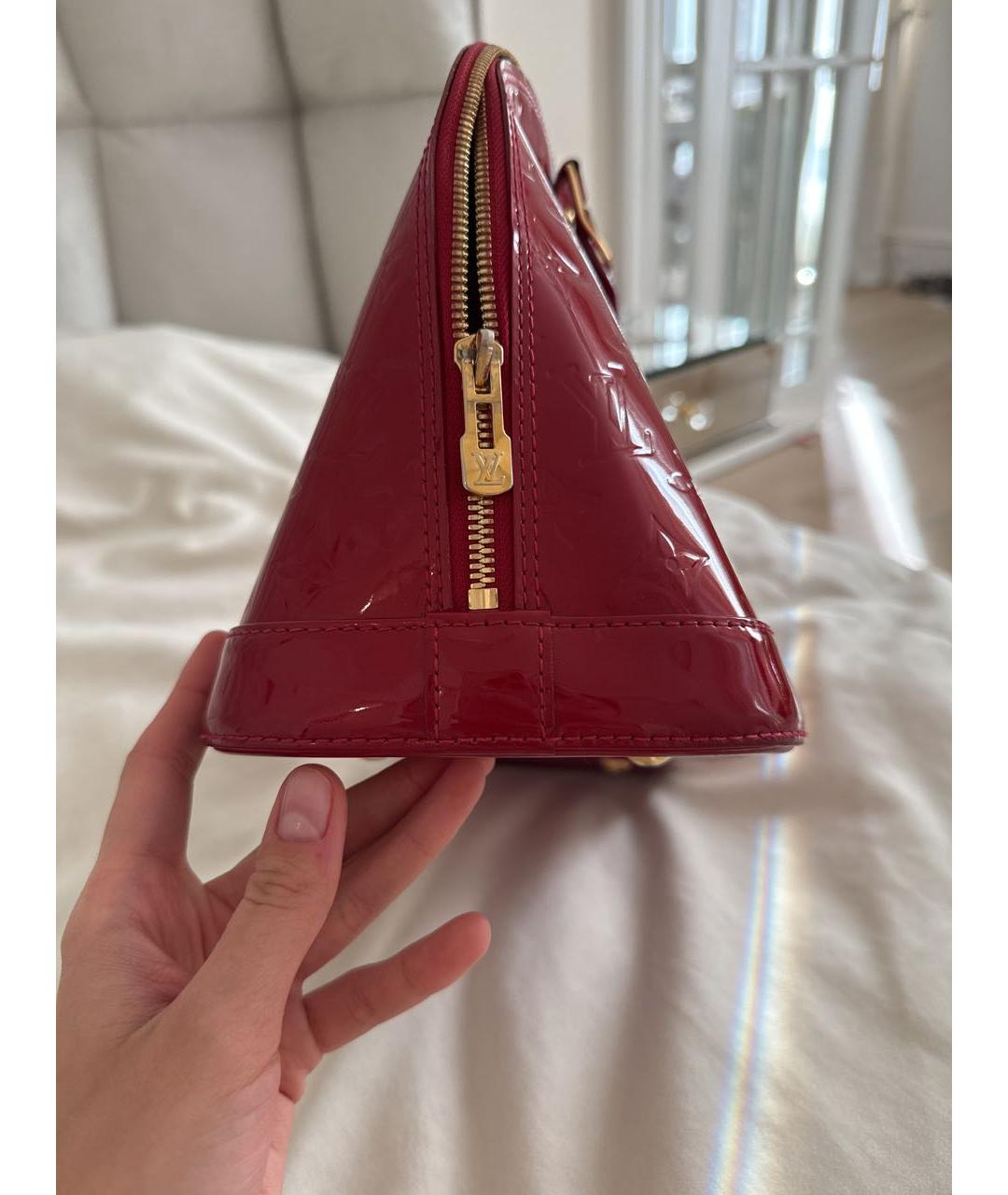 LOUIS VUITTON Красная сумка с короткими ручками из лакированной кожи, фото 2