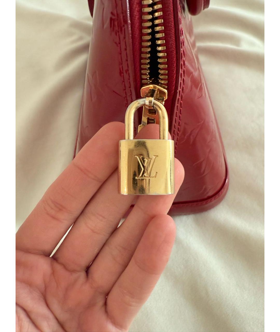 LOUIS VUITTON Красная сумка с короткими ручками из лакированной кожи, фото 4