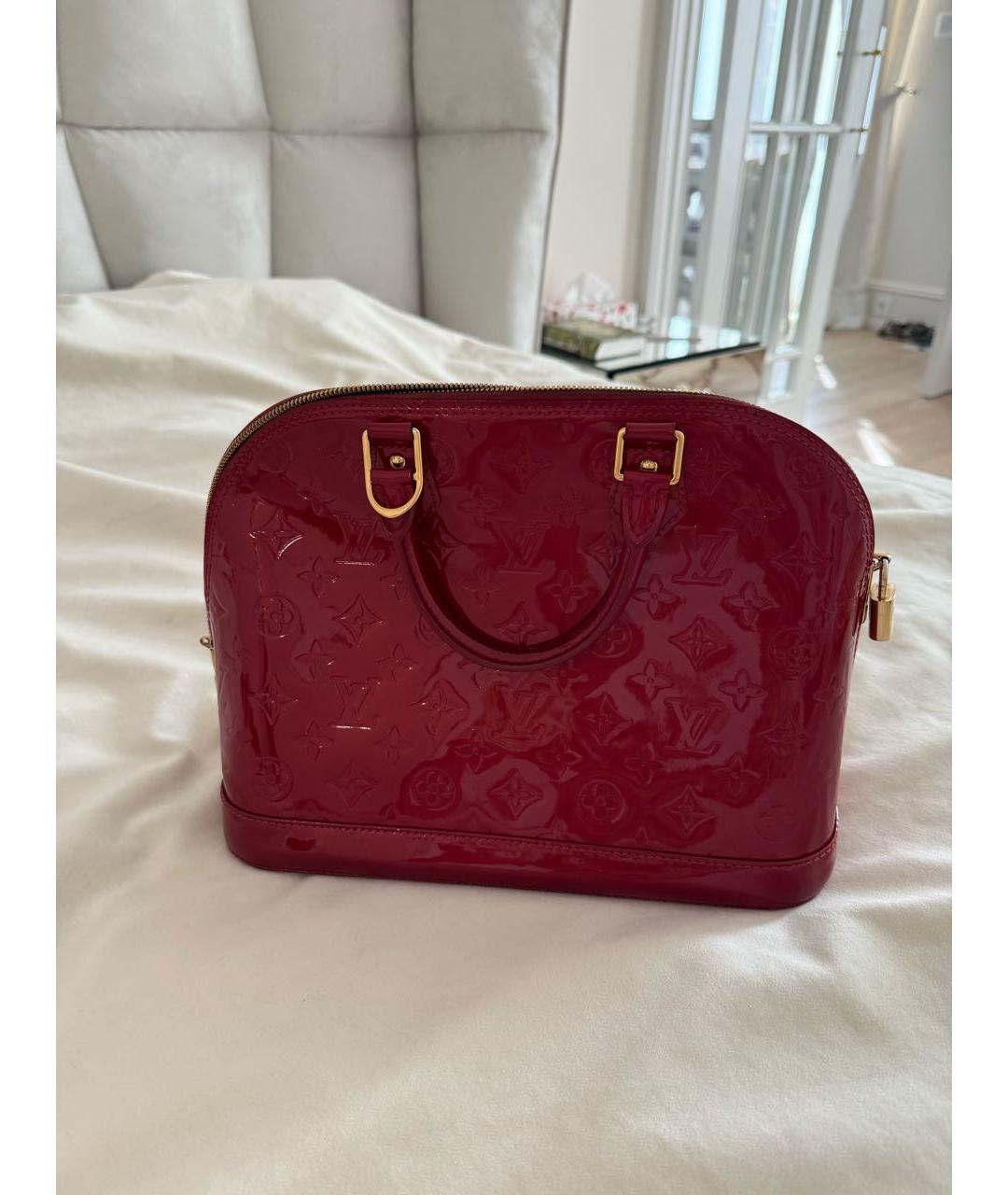 LOUIS VUITTON Красная сумка с короткими ручками из лакированной кожи, фото 5