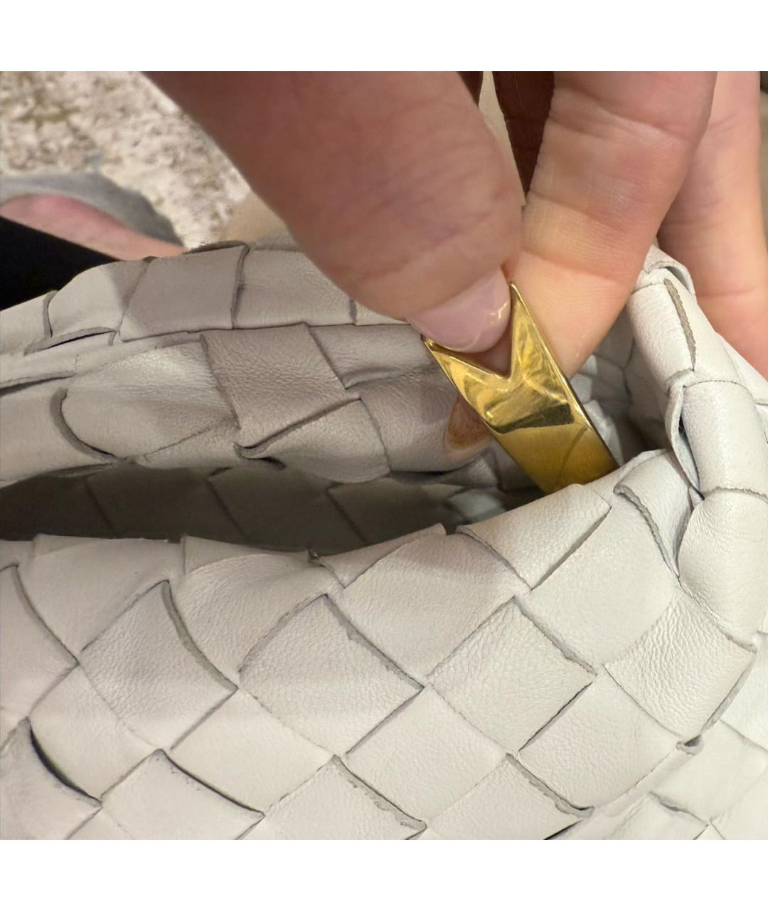 BOTTEGA VENETA Белая кожаная сумка с короткими ручками, фото 3