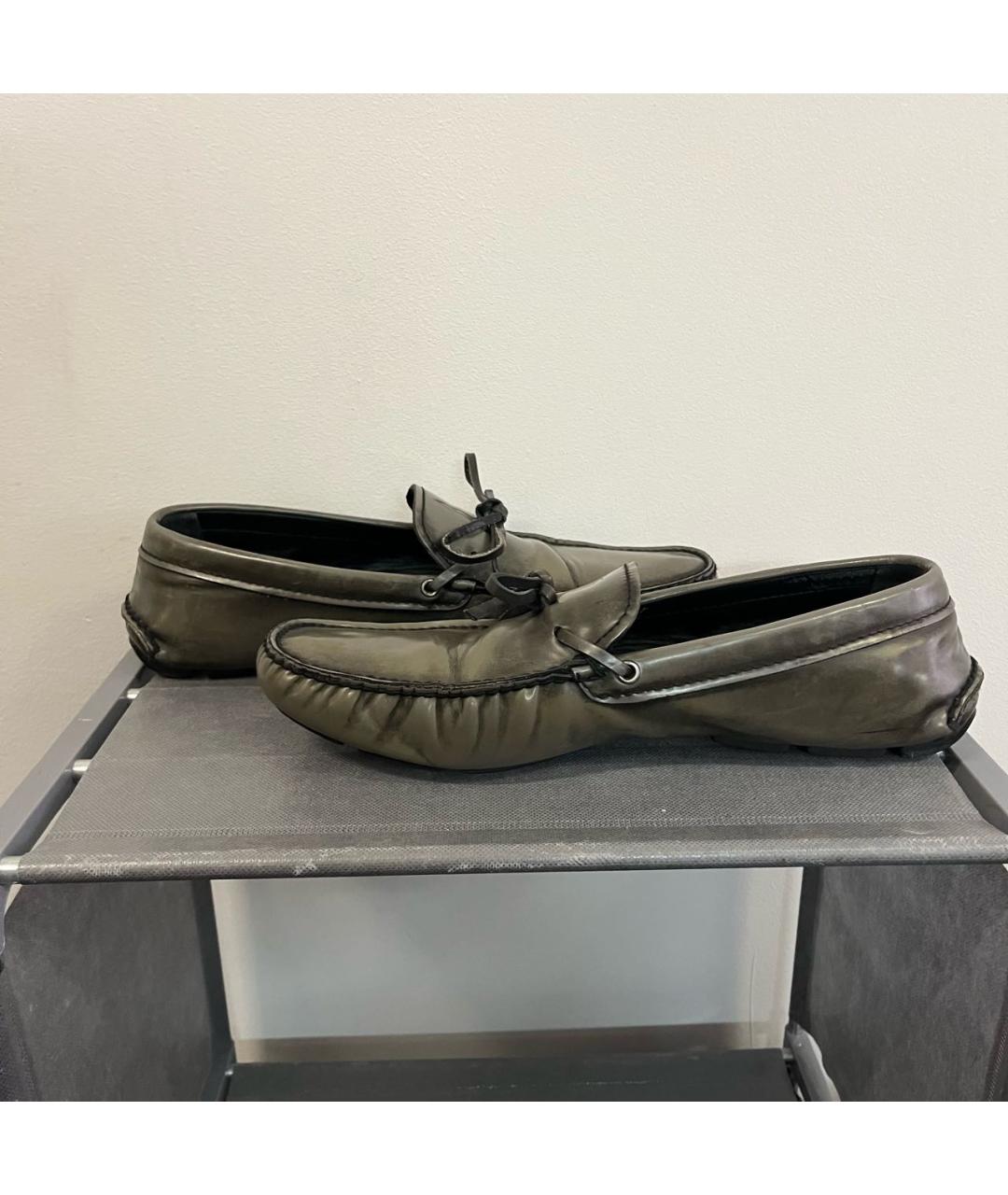 PRADA Серые мокасины из лакированной кожи, фото 3