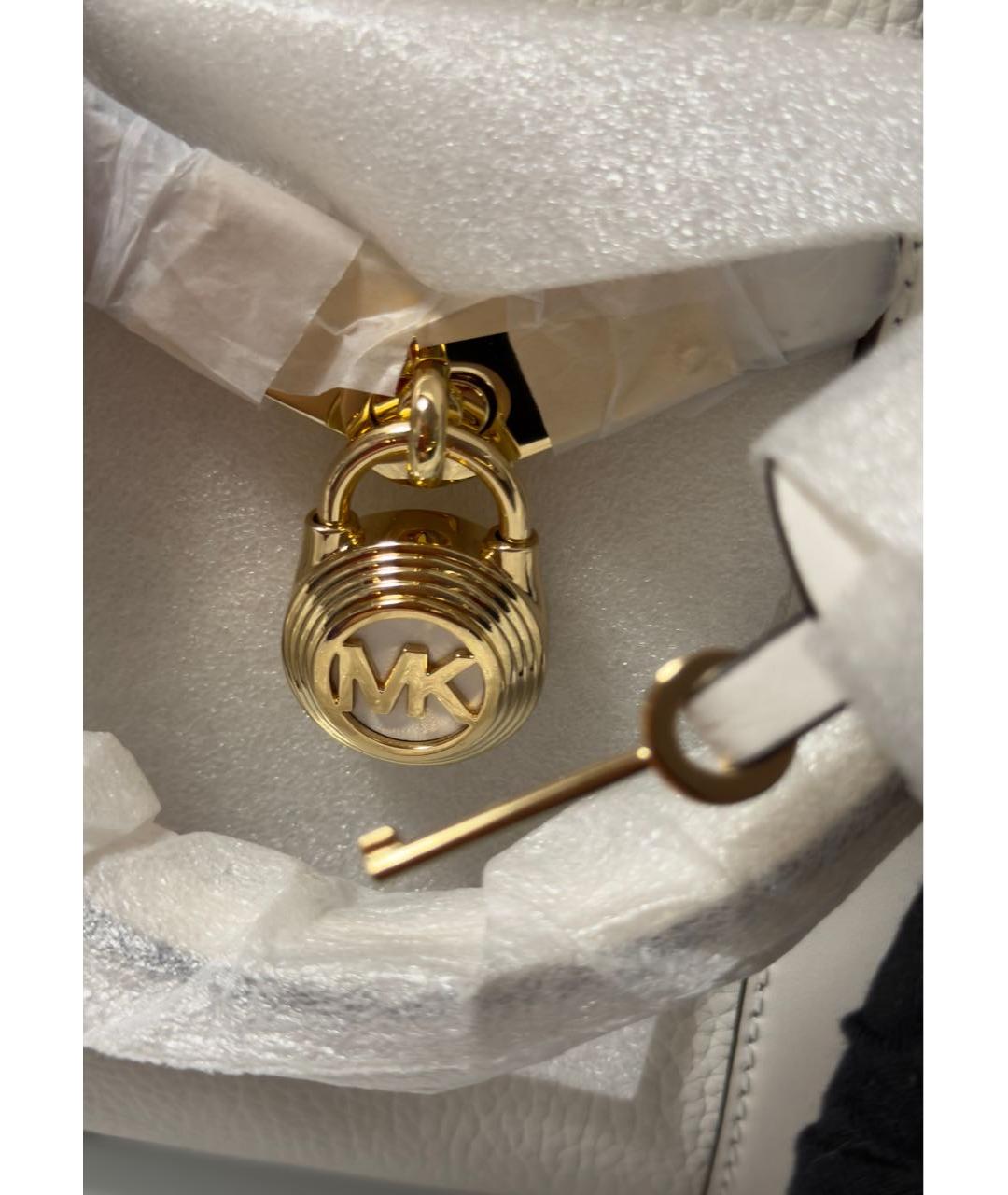 MICHAEL KORS Белая кожаная сумка с короткими ручками, фото 8