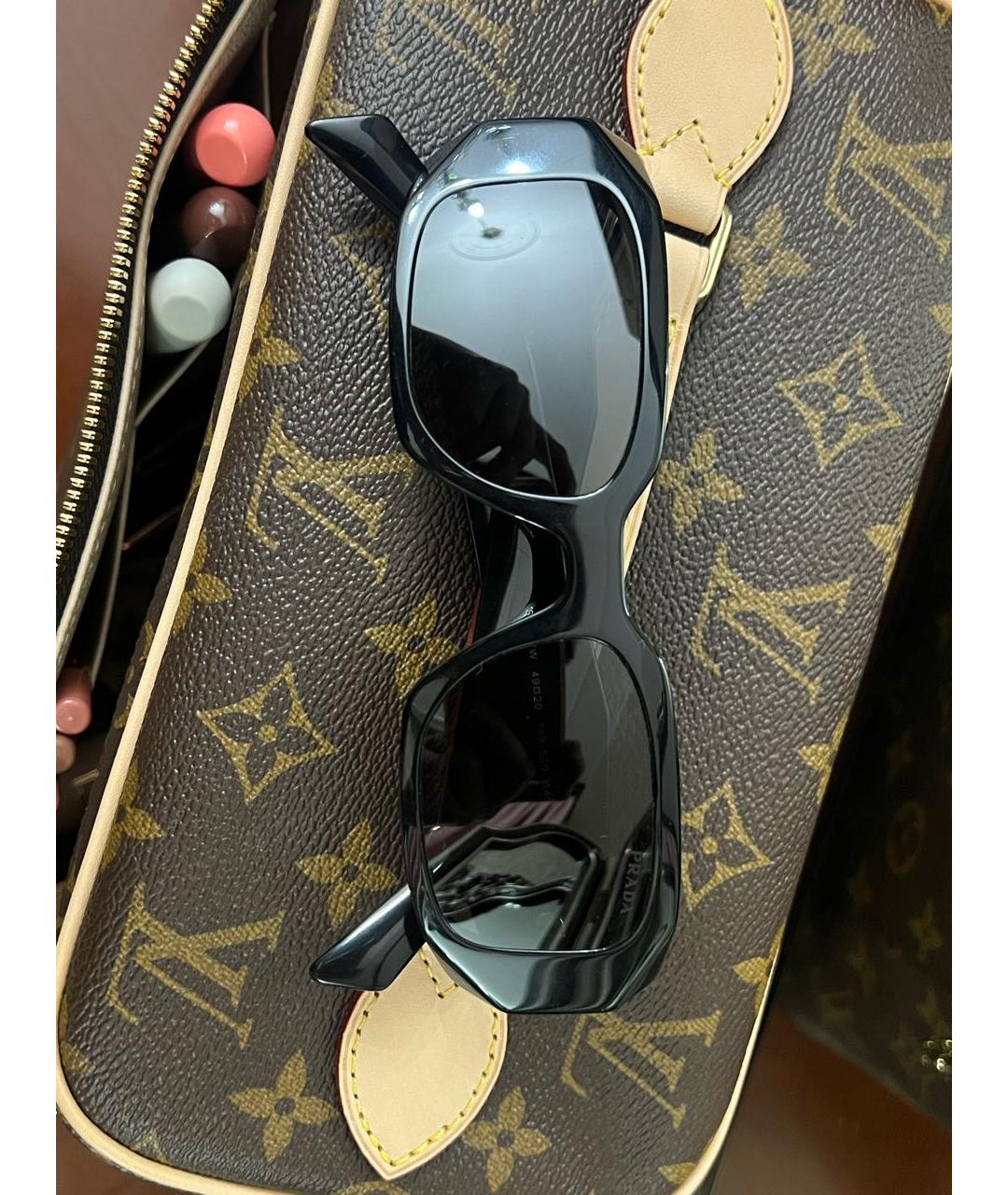 PRADA Черные пластиковые солнцезащитные очки, фото 3