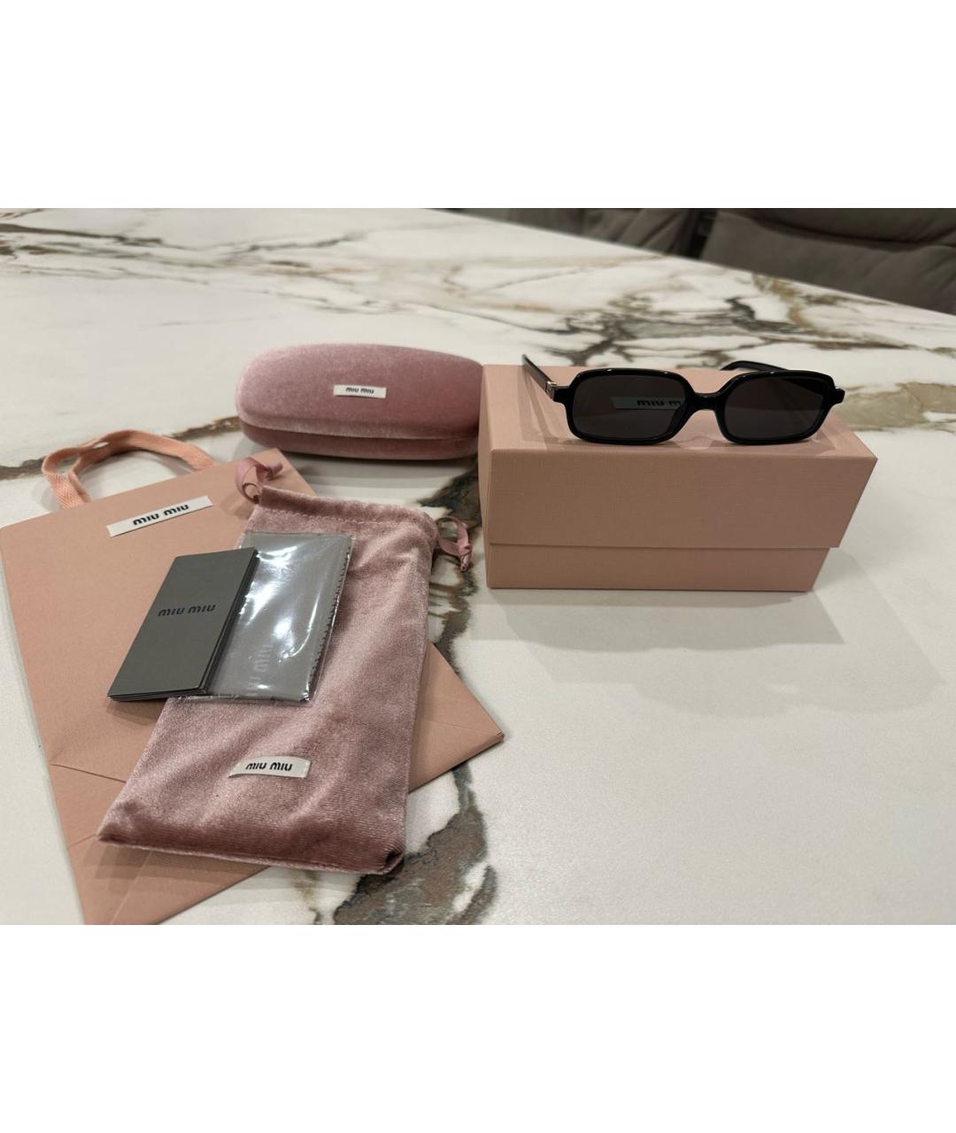 MIU MIU Черные пластиковые солнцезащитные очки, фото 4