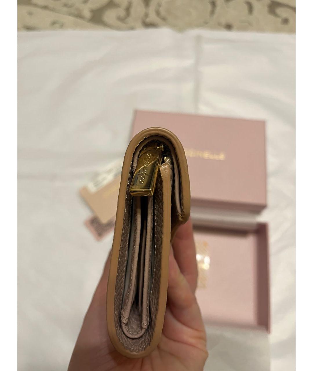 COCCINELLE Бежевый кожаный кошелек, фото 6