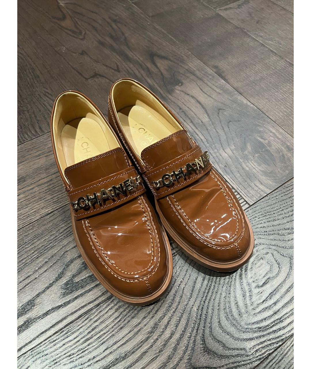 CHANEL Коричневые лоферы из лакированной кожи, фото 2