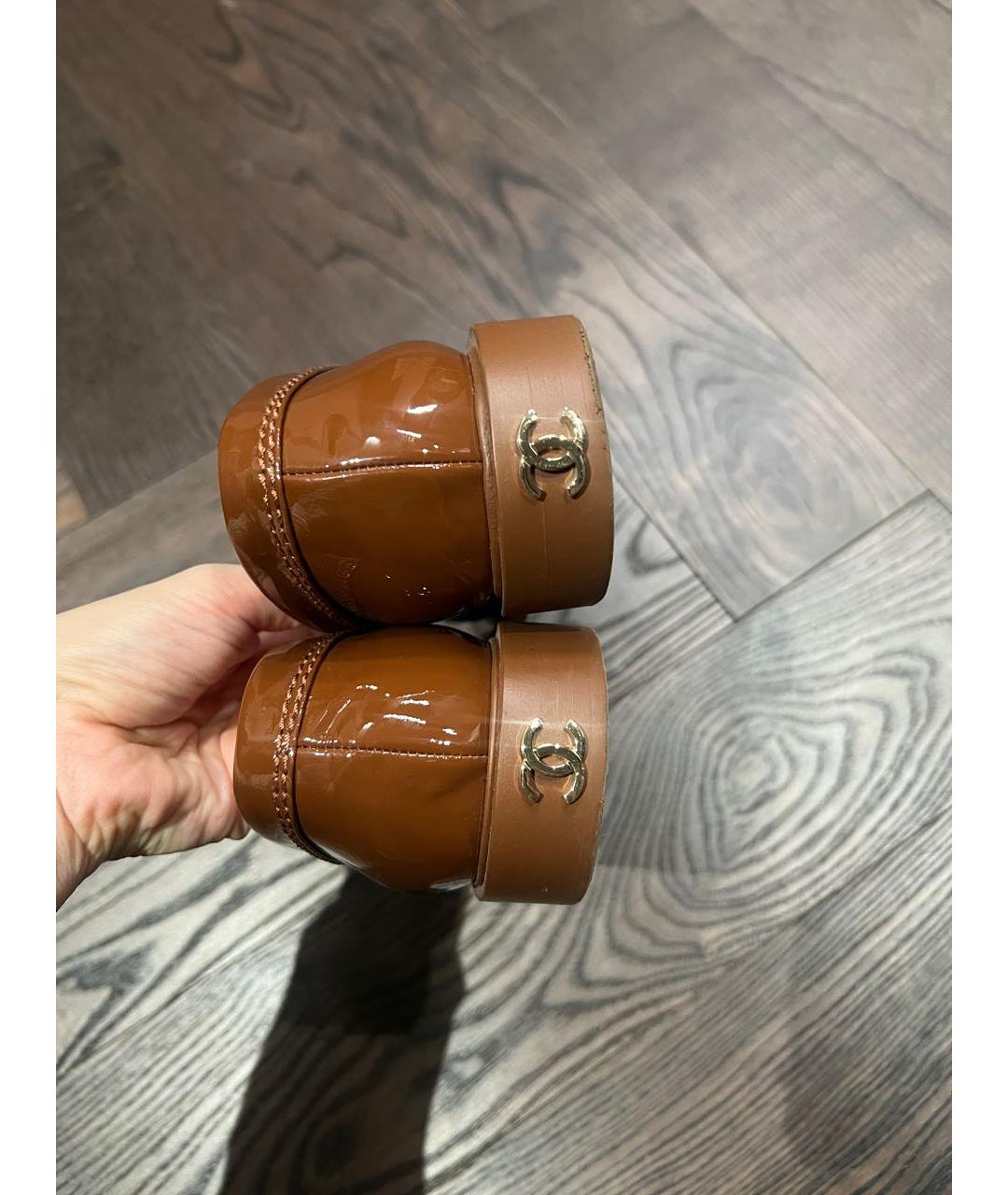 CHANEL Коричневые лоферы из лакированной кожи, фото 3