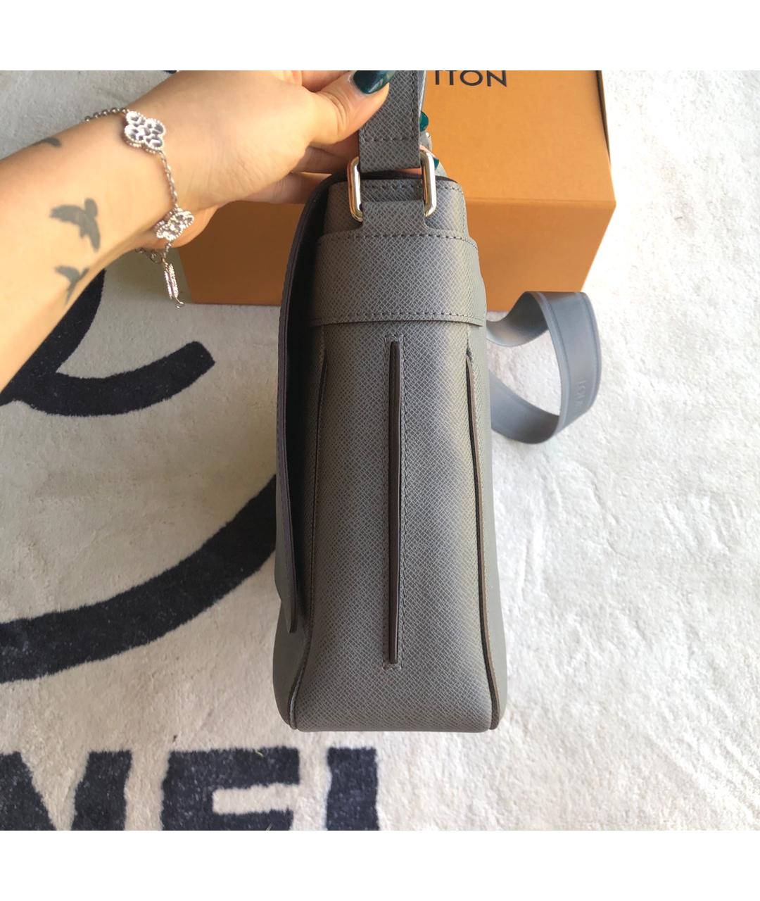 LOUIS VUITTON Серая кожаная сумка через плечо, фото 3