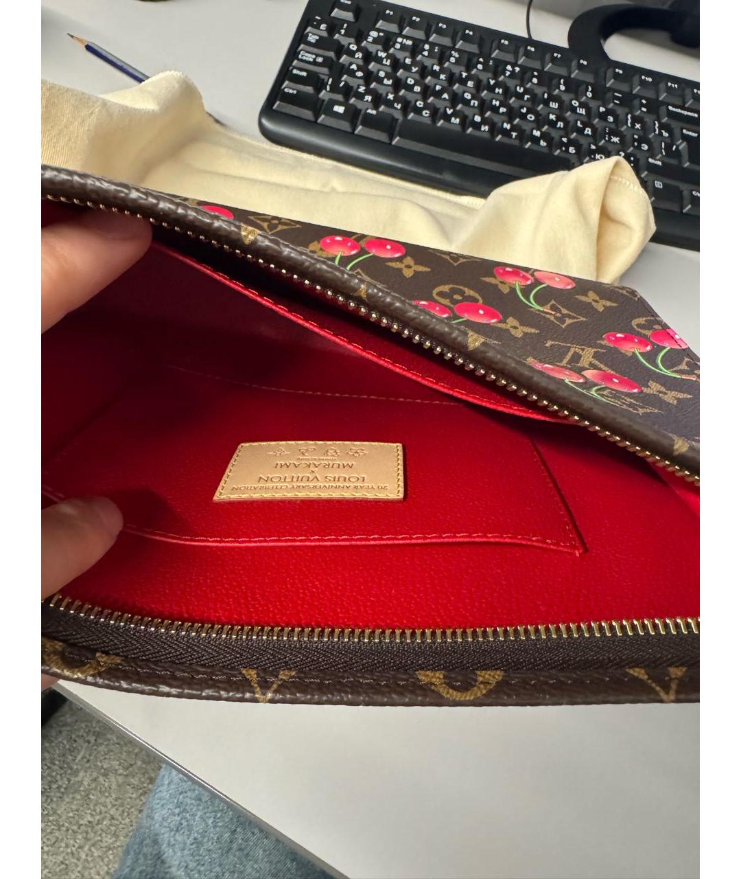 LOUIS VUITTON Коричневая косметичка, фото 5