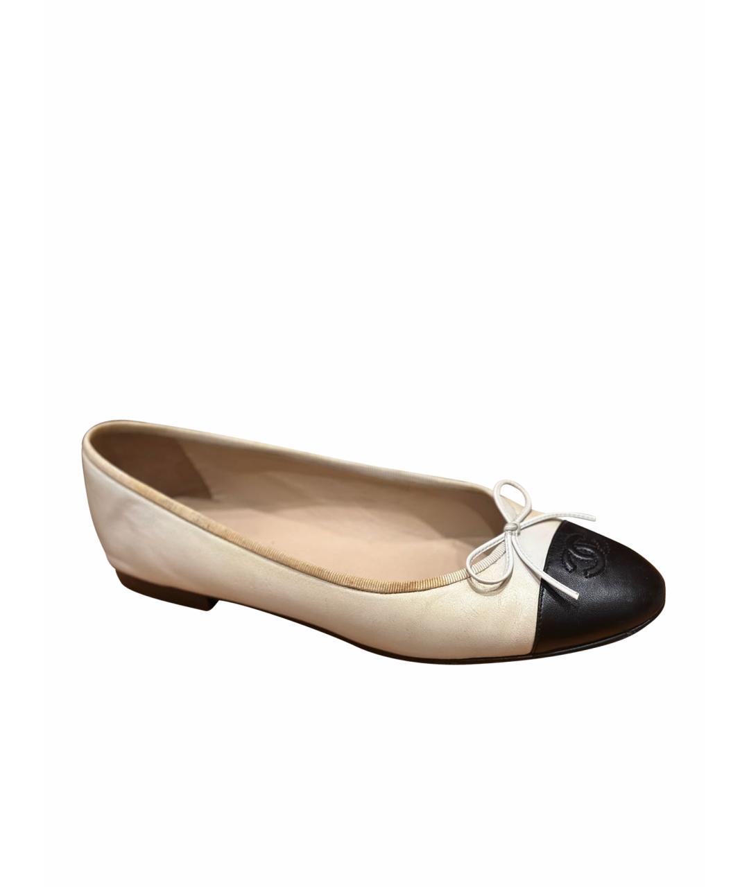 CHANEL Белые кожаные балетки, фото 1