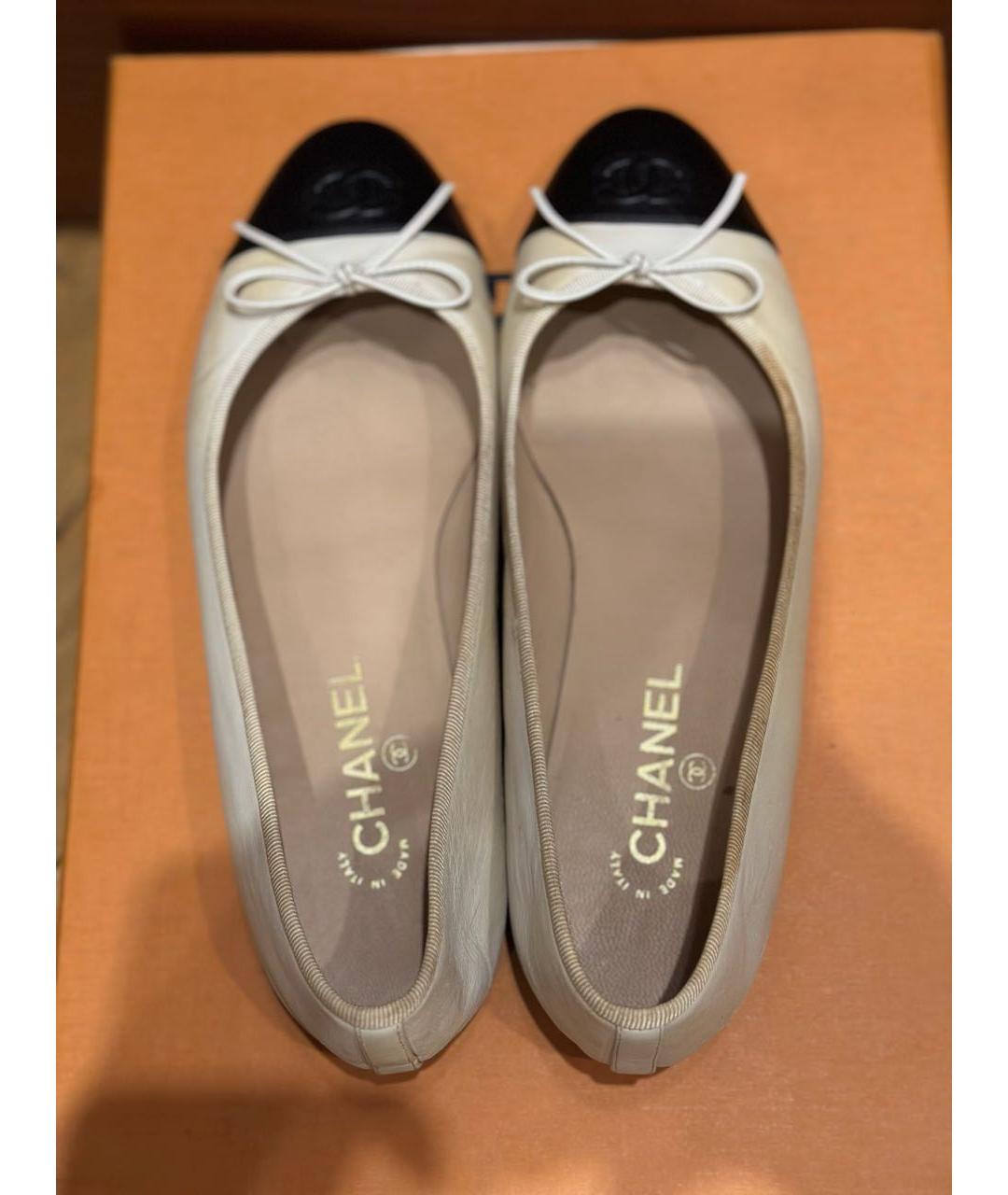 CHANEL Белые кожаные балетки, фото 3