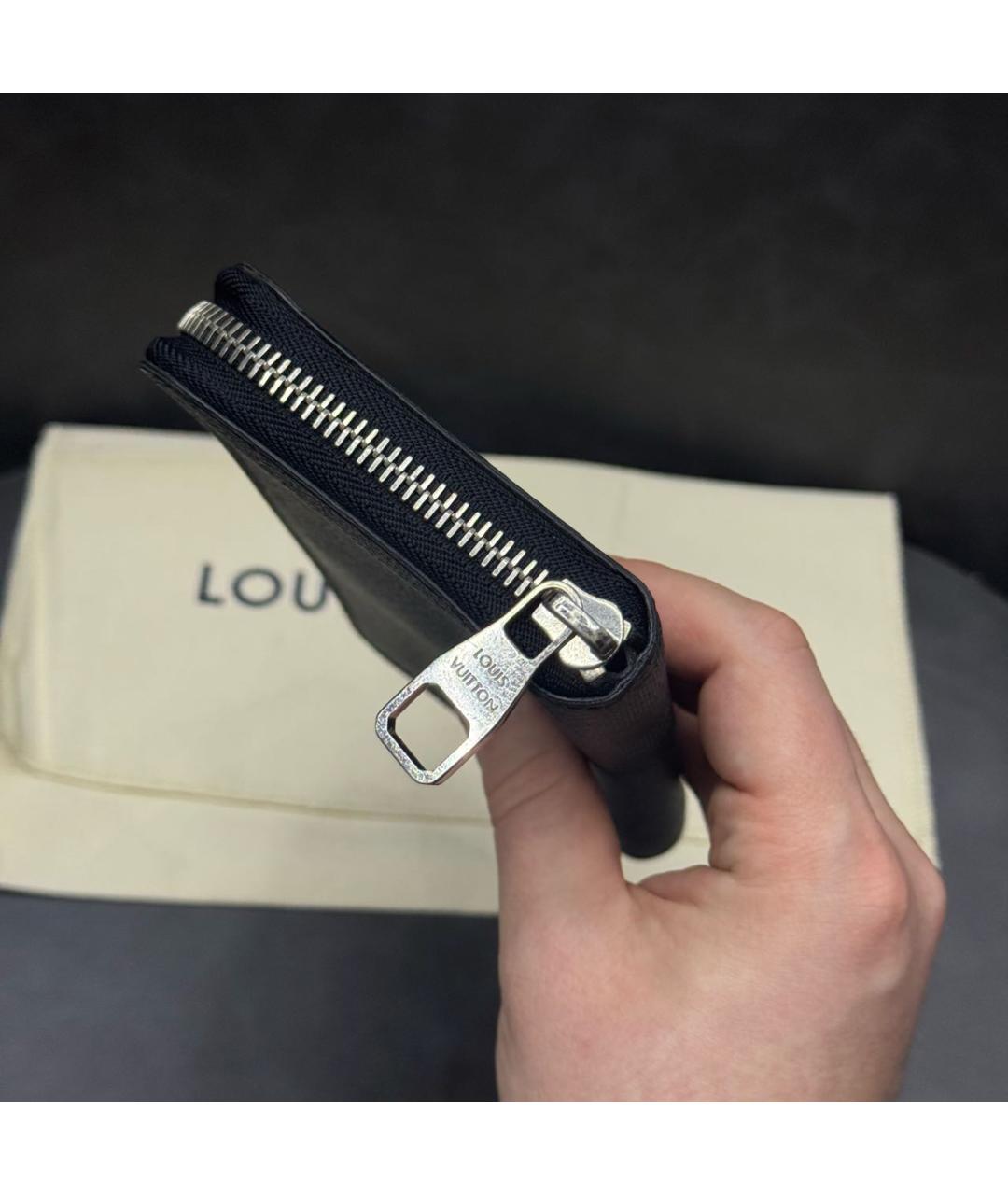 LOUIS VUITTON Антрацитовый кожаный кошелек, фото 3