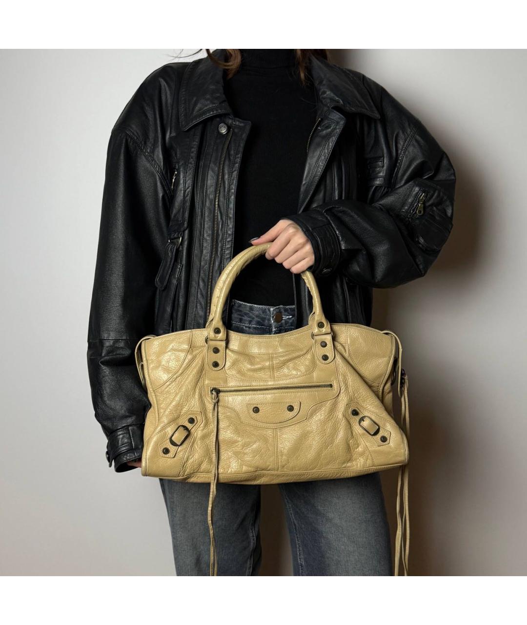 BALENCIAGA Бежевая кожаная сумка с короткими ручками, фото 8