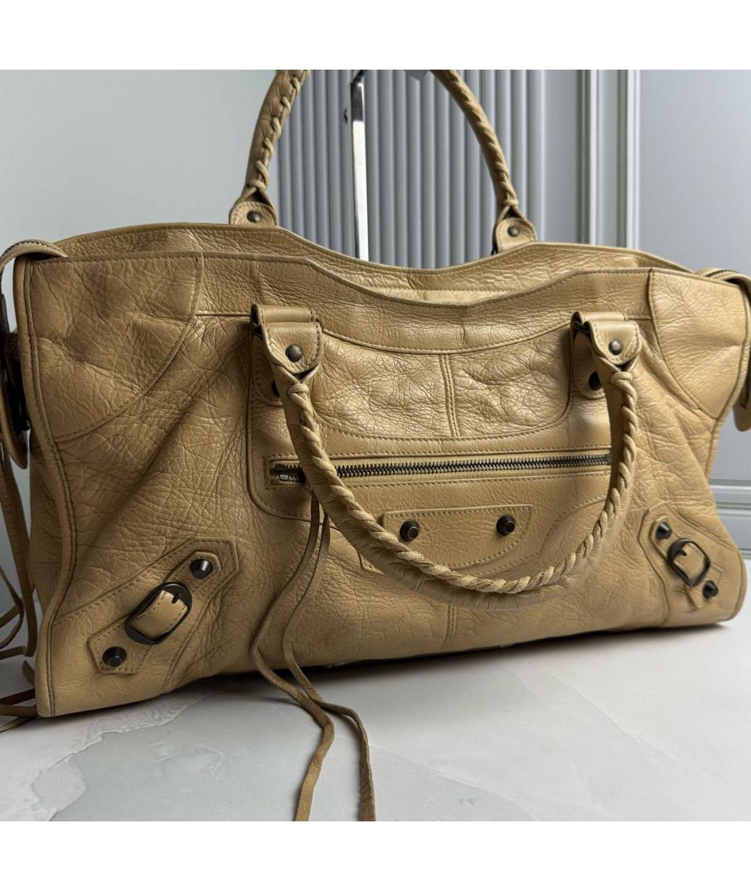 BALENCIAGA Бежевая кожаная сумка с короткими ручками, фото 3