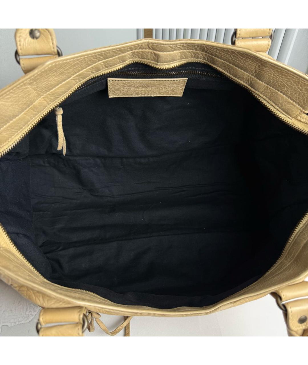 BALENCIAGA Бежевая кожаная сумка с короткими ручками, фото 6