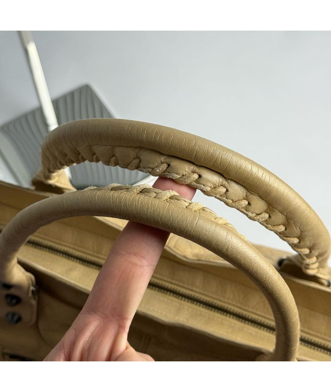 BALENCIAGA Бежевая кожаная сумка с короткими ручками, фото 5