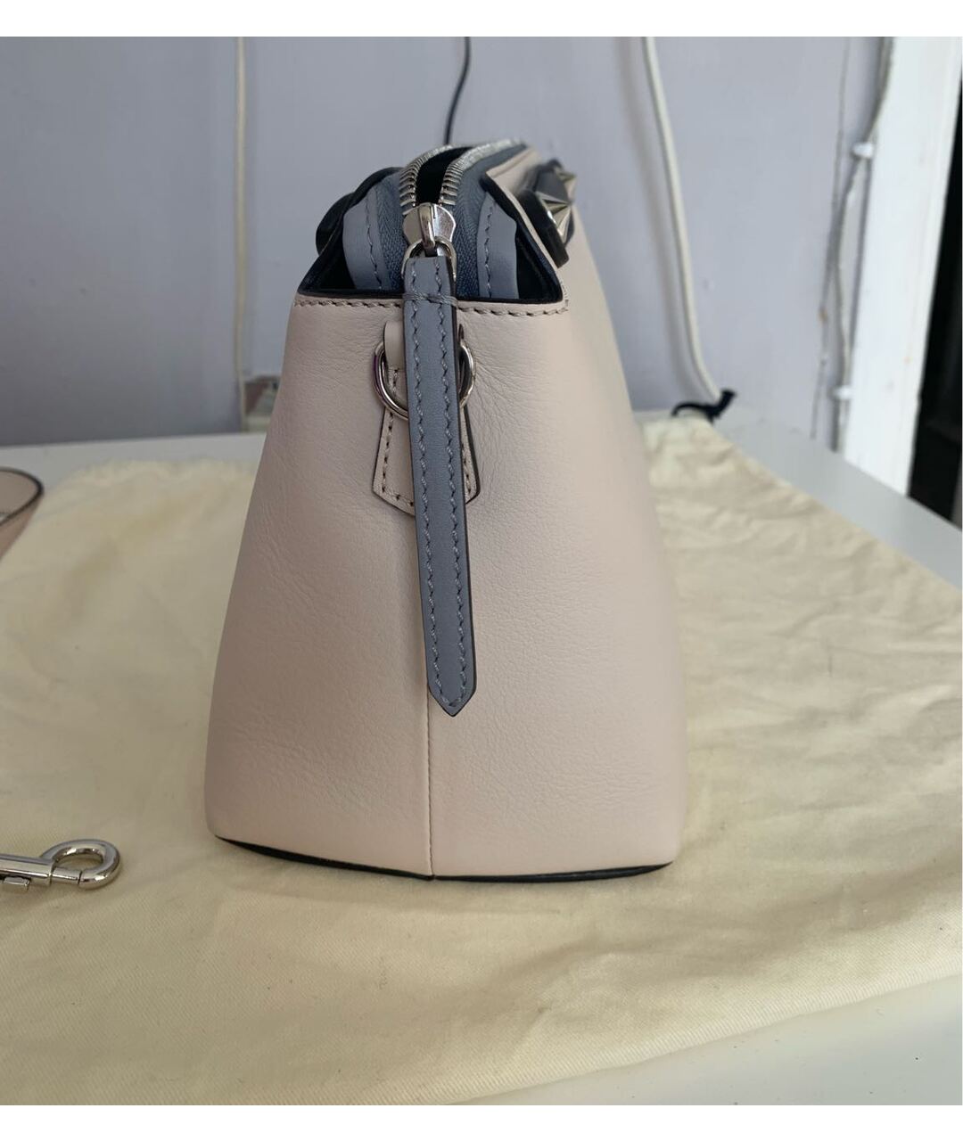FENDI Бежевая кожаная сумка с короткими ручками, фото 2