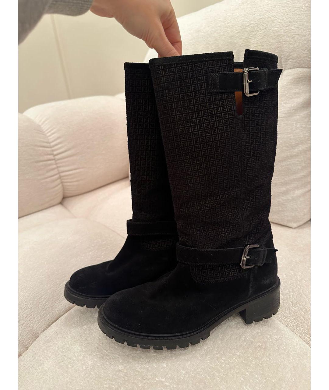 FENDI Черные замшевые сапоги, фото 2