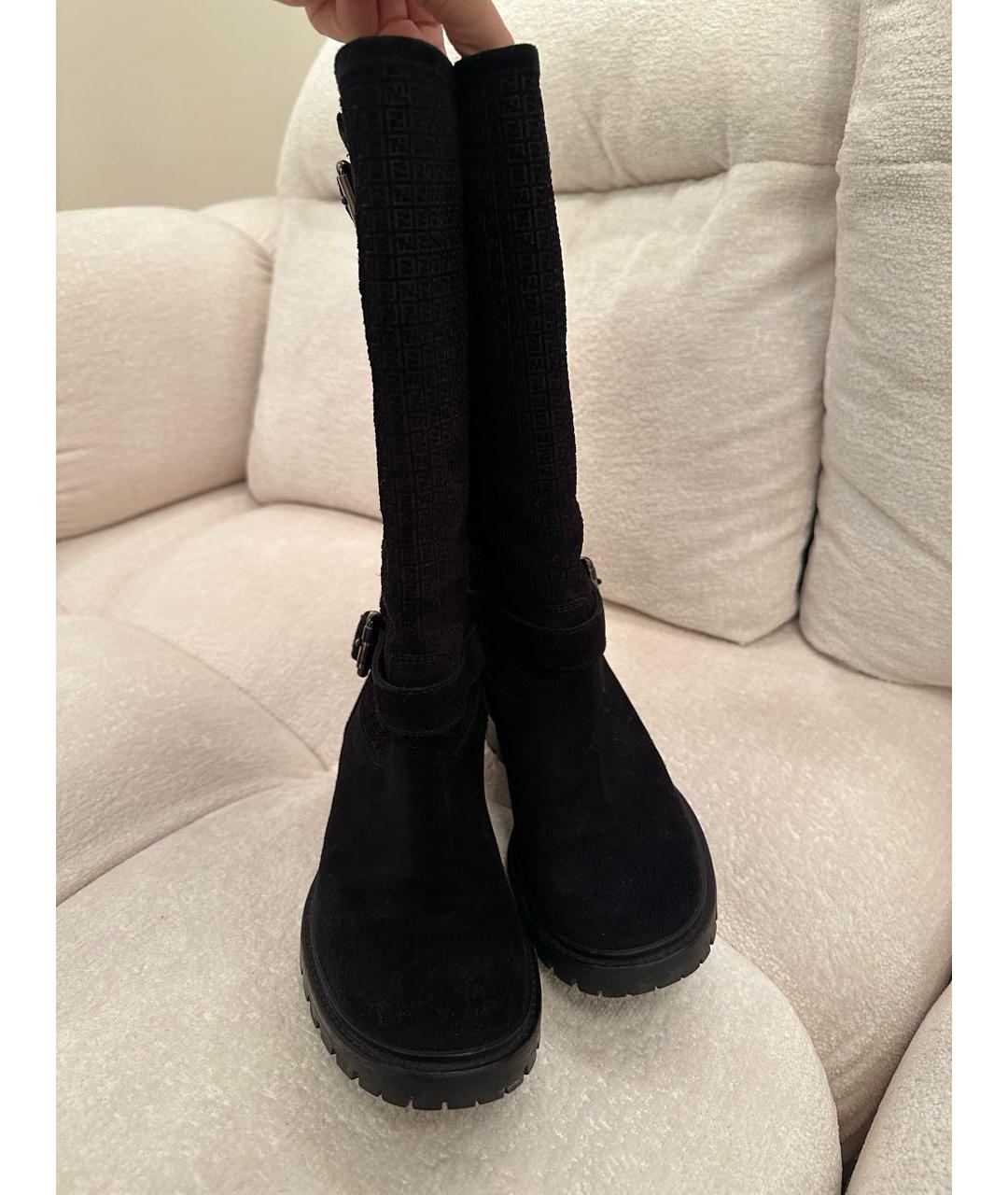 FENDI Черные замшевые сапоги, фото 3